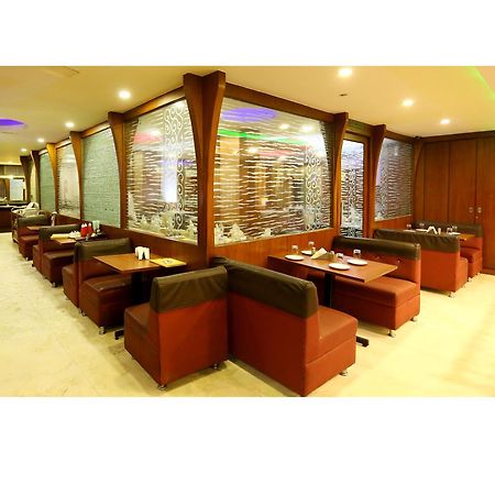 The Ocea International Hotel Бангалор Екстериор снимка